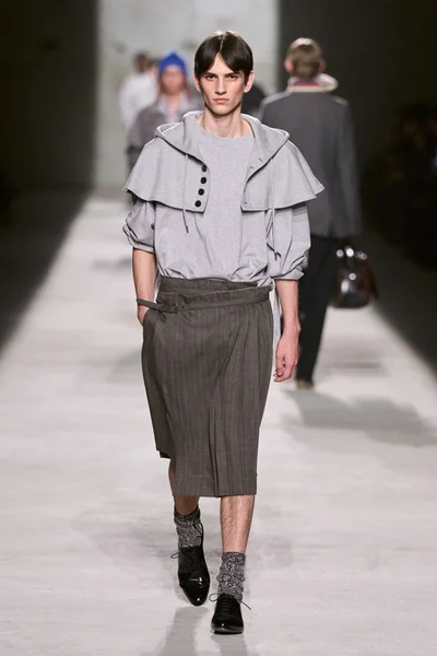 Look 11
